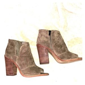 Vincomuto suede peep toe booties